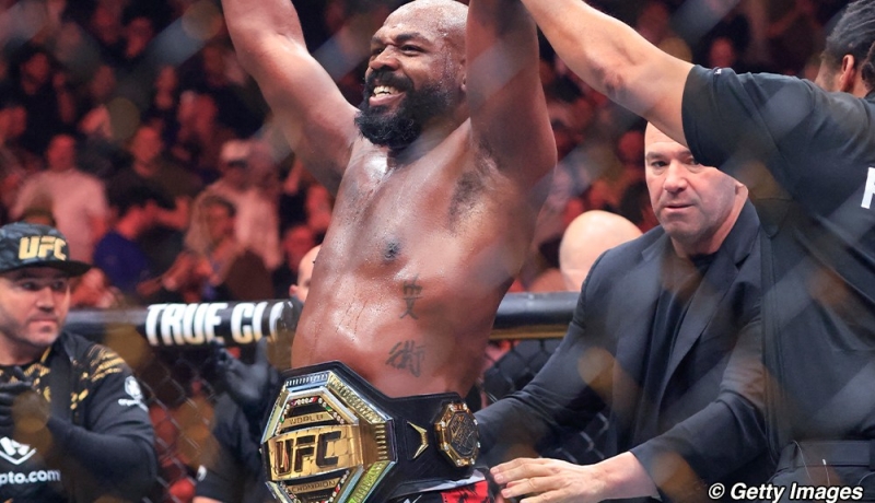 Daniel Cormier gushes over Jon Jones’ UFC champion durability: ‘How’s that possible?’