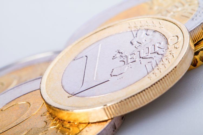 EUR/USD holds gains above 1.0400 as increasing chances of the ECB postponing more rate cuts