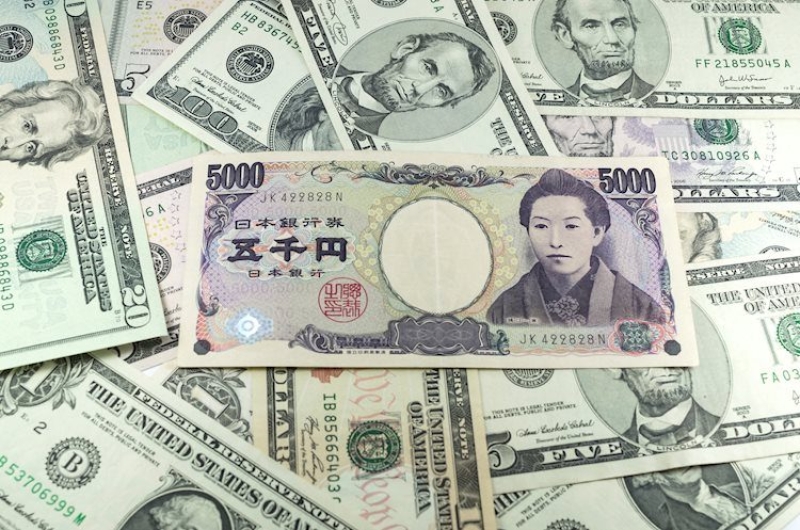 USD/JPY continues to fall towards 156.00 as traders anticipate BoJ to raise rates in January