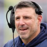 Jets talk to Mike Vrabel for head training task Jan 03, 2025