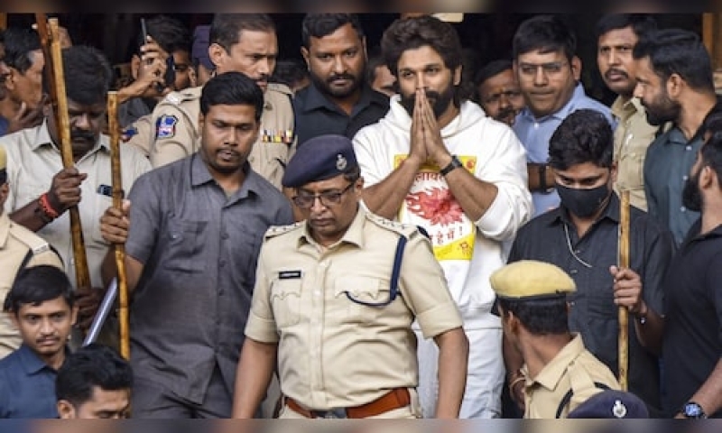 Star Allu Arjun appears before cops in stampede death case