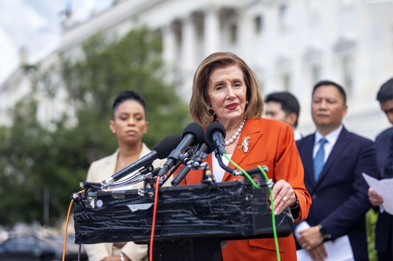 “That’s actually unfortunate”: Pelosi clowns Trump for evaluating 2020 election rejection doc at Mar-a-Lago