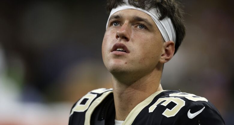 Saints re-sign K Charlie Smyth